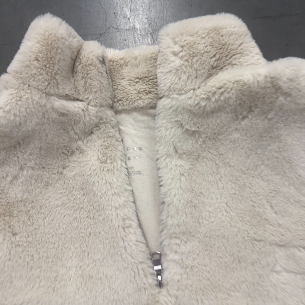 a new day Cream Faux Fur Teddy Quarter-Zip Pullover Sweater M - Picture 2 of 4